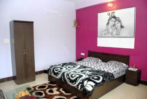 A bed or beds in a room at Hill View