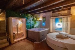 Postel nebo postele na pokoji v ubytování Suite16 & spa
