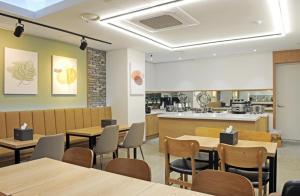 Seosan Hound Hotel餐厅或其他用餐的地方