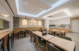 Seosan Hound Hotel餐厅或其他用餐的地方