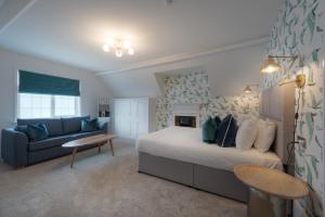 a bedroom with a king sized bed and a couch at Florence Suite Boutique Hotel and Restaurant in Portsmouth