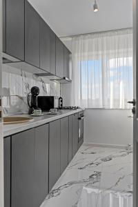 Køkken eller tekøkken på Apartament de lux Moghioros Park + 22 billeder