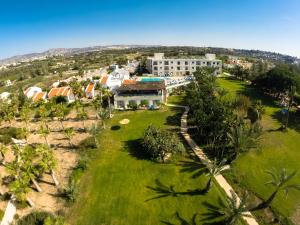 Piscina di Helios Bay Hotel and Suites o nelle vicinanze