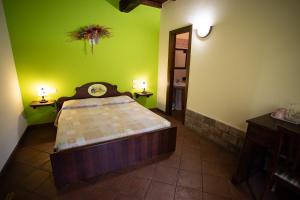 A bed or beds in a room at Casale Poggio Nebbia