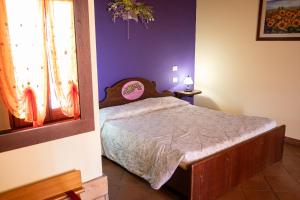 A bed or beds in a room at Casale Poggio Nebbia