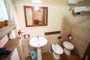 A bathroom at Casale Poggio Nebbia