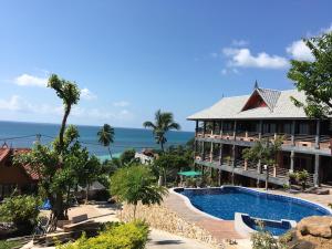 Bazén v ubytování Sea Rock Resort nebo v jeho okolí