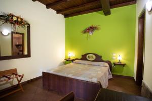 A bed or beds in a room at Casale Poggio Nebbia