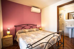A bed or beds in a room at Casale Poggio Nebbia