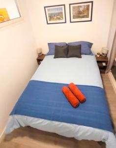 Postel nebo postele na pokoji v ubytování Tres jolie STUDIO A 2 MINUTES DE LA PLAGE ET DU PORT DE Fréjus secteur base nature