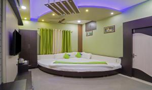 Hotel Raj Garden客房内的一张或多张床位