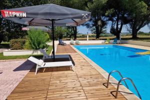 Gallery image of Domaine de la Tour de Pérès in Ayguetinte +25 photos