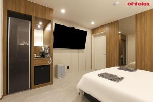 TV a/nebo společenská místnost v ubytování Sangju Stay201 Hotel