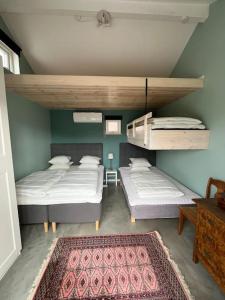 Postel nebo postele na pokoji v ubytování Eget hus med badtunna i skärgårdsmiljö