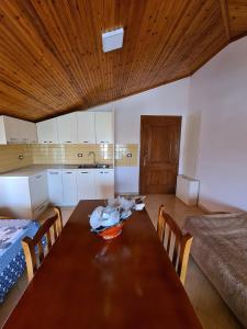 Η κουζίνα ή μικρή κουζίνα στο Tirane Tranquility Cottage