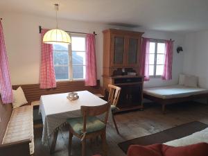 Rúm í herbergi á Adlerhütte