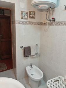Kúpeľňa v ubytovaní Accogliente casa in pietra in borgo medievale