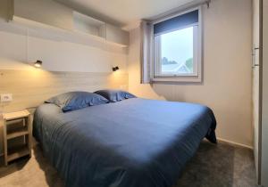Ένα ή περισσότερα κρεβάτια σε δωμάτιο στο Mobil home tout confort dans parc résidentiel de loisirs +34 φωτογραφίες