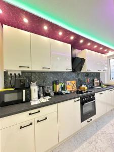 Kuchyň nebo kuchyňský kout v ubytování Modern Apartments Neuburg 4 - New + 32 fotografií