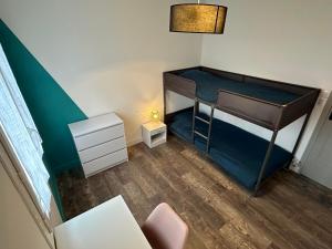 a small room with a bunk bed and a table at Villa ISKA - 6Velos-Calme-Piscine-Moderne-Centre-Port-Plages in La Tremblade +22 photos