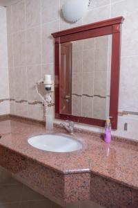 Koupelna v ubytování Marmaris Alkan Hotel