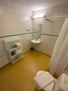 Koupelna v ubytování Snöå Bruk Hotell och konferens