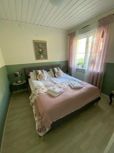Postel nebo postele na pokoji v ubytování Snöå Bruk Hotell och konferens