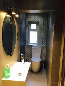 A bathroom at Chelsea House Hotel - B&B 