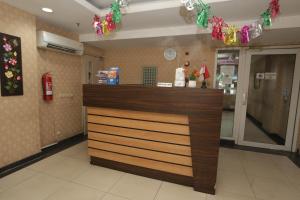 a counter in a restaurant with a fire extinguisher at Apartemen Mutiara Bekasi by Alfa Rooms in Pekayon Satu