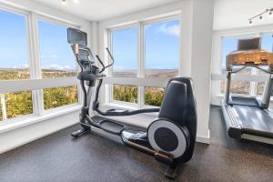 Fitness centrum a/nebo fitness zařízení v ubytování ML390 Cozy Top Floor Less Noise Mountain View WiFi