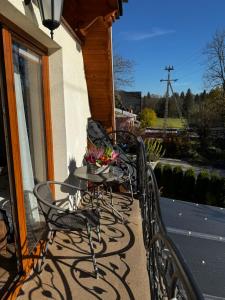 Balkon lub taras w obiekcie Witowiański Dworek
