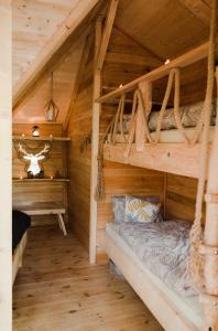 Postel nebo postele na pokoji v ubytování Treehouse Trenčianske Teplice + 14 fotografií