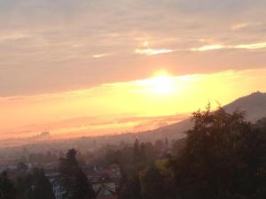 a sunset over a city with the sun in the sky at Ferienhaus Am Eichenberg Haus 3 in Blankenburg