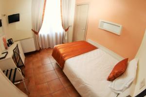 Postel nebo postele na pokoji v ubytování Hotel Bella Firenze