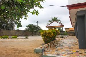 En have udenfor Kente Heritage Lodge - Bonwire