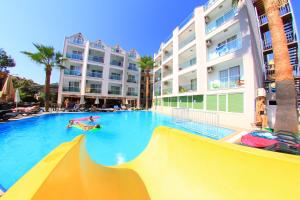 Bazén v ubytování Palmea Hotel nebo v jeho okolí