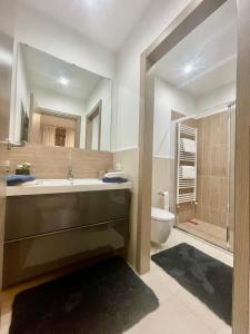 a bathroom with a sink and a tub and a toilet at Appartamento Giulio in Cannobio
