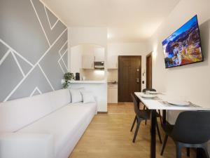 Η κουζίνα ή μικρή κουζίνα στο Central Palm Studio with free Parking