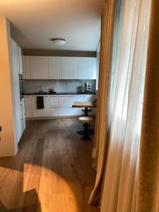 Cucina o angolo cottura di Suite3, 7 min walk from Opera or Lake