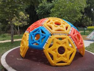 a colorful ball on the ground in a park at Apto Familiar con Escritorio Fácil Acceso Turístico in Pereira
