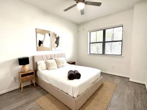 Ένα ή περισσότερα κρεβάτια σε δωμάτιο στο Spacious 2b, 2b apartment in the heart of Midtown +10 φωτογραφίες