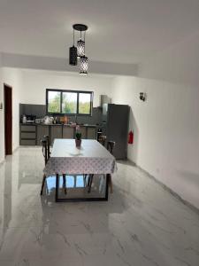 a kitchen with a table in a room with a tableablish at Label résidence 2 in Grand-Baie