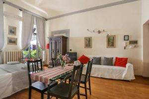 Χώρος καθιστικού στο Next to the Duomo of Florence, Lorenzo, with Private Terrace