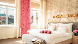 Postel nebo postele na pokoji v ubytování Boutique Hotel Klarov + 37 fotografií