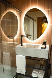 a bathroom with a sink and a mirror at Mauka Cabanas in Domingos Martins