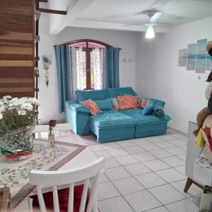 Χώρος καθιστικού στο Apartamento com piscina condomínio Tapitema