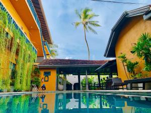 Der Swimmingpool an oder in der Nähe von Suite Lanka