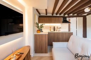 Posezení v ubytování SUPER CENTRAL - Marais Designer One-Bedroom - FREE Parking