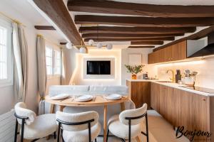 Kuchyň nebo kuchyňský kout v ubytování SUPER CENTRAL - Marais Designer One-Bedroom - FREE Parking + 23 fotografií