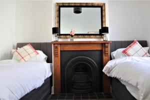 Postel nebo postele na pokoji v ubytování Victoria 4 bedroom Serviced House Short Lets - Near Northampton Gen Hosp & Town Centre + 18 fotografií